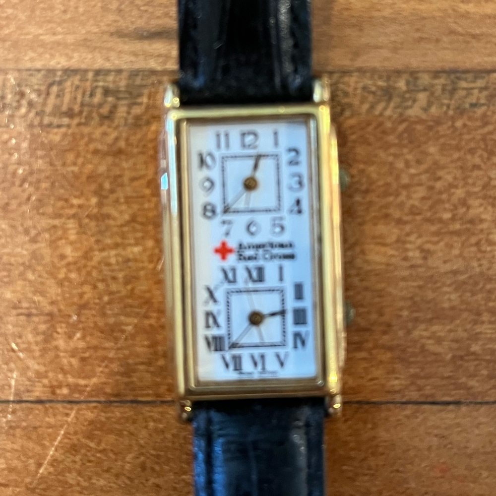 Beautiful Unisex American Red Cross Gold and Black Watch, needs new battery - Picture 1 of 5